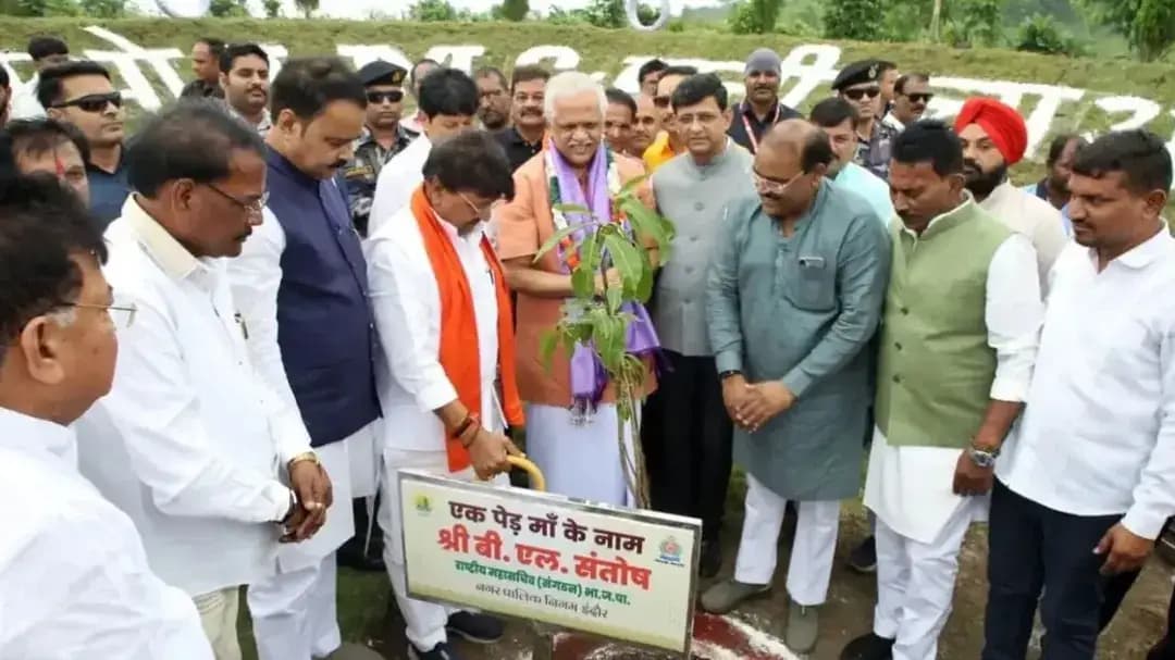 इंदौर में 51 हजार पौधारोपण का लक्ष्य चंद घंटों में पूरा, बीएल संतोष बोले- पर्यावरण संरक्षण जनभागीदारी का विषय
