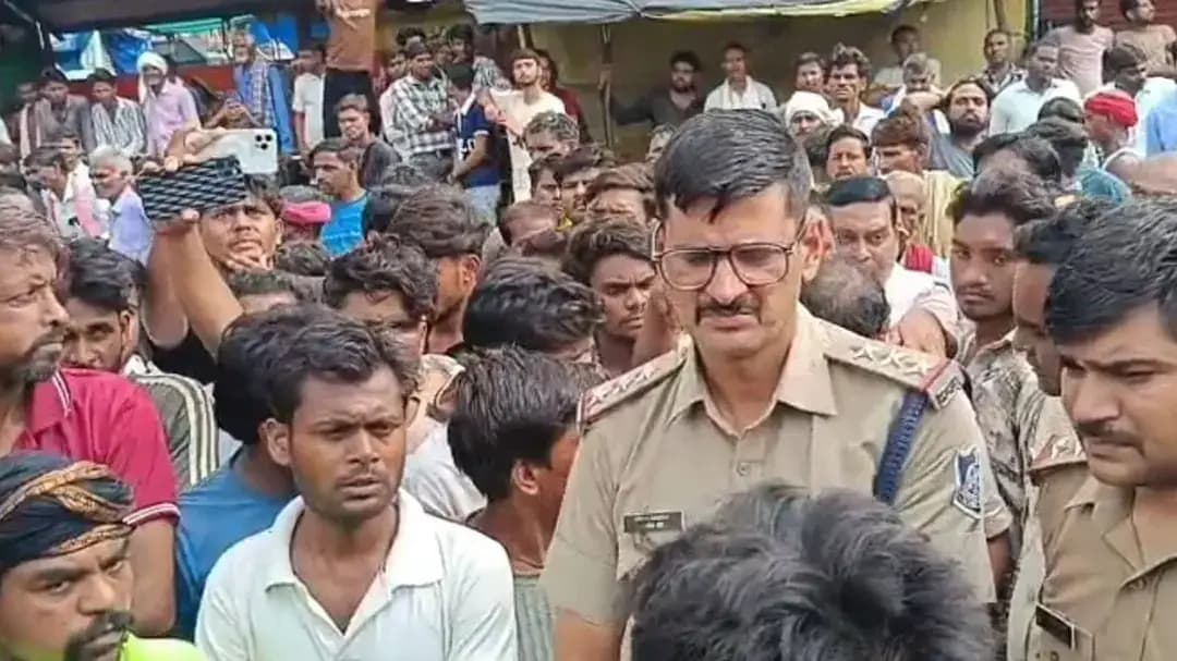 छतरपुर में करंट से 16 वर्षीय युवक की मौत के बाद बवाल, NH-39 पर ग्रामीणों ने लगाया जाम, मुआवजे की मांग
