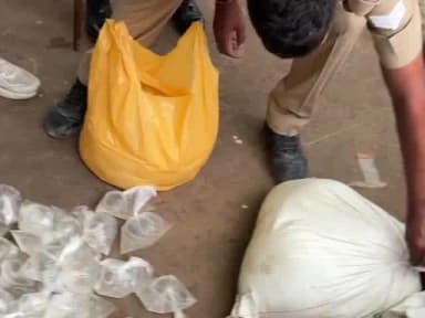 गोरखपुर: गोरखपुर में अवैध कच्ची शराब के खिलाफ आबकारी विभाग की बड़ी कार्रवाई, 75 लीटर कच्ची शराब बरामद, मुकदमा दर्ज