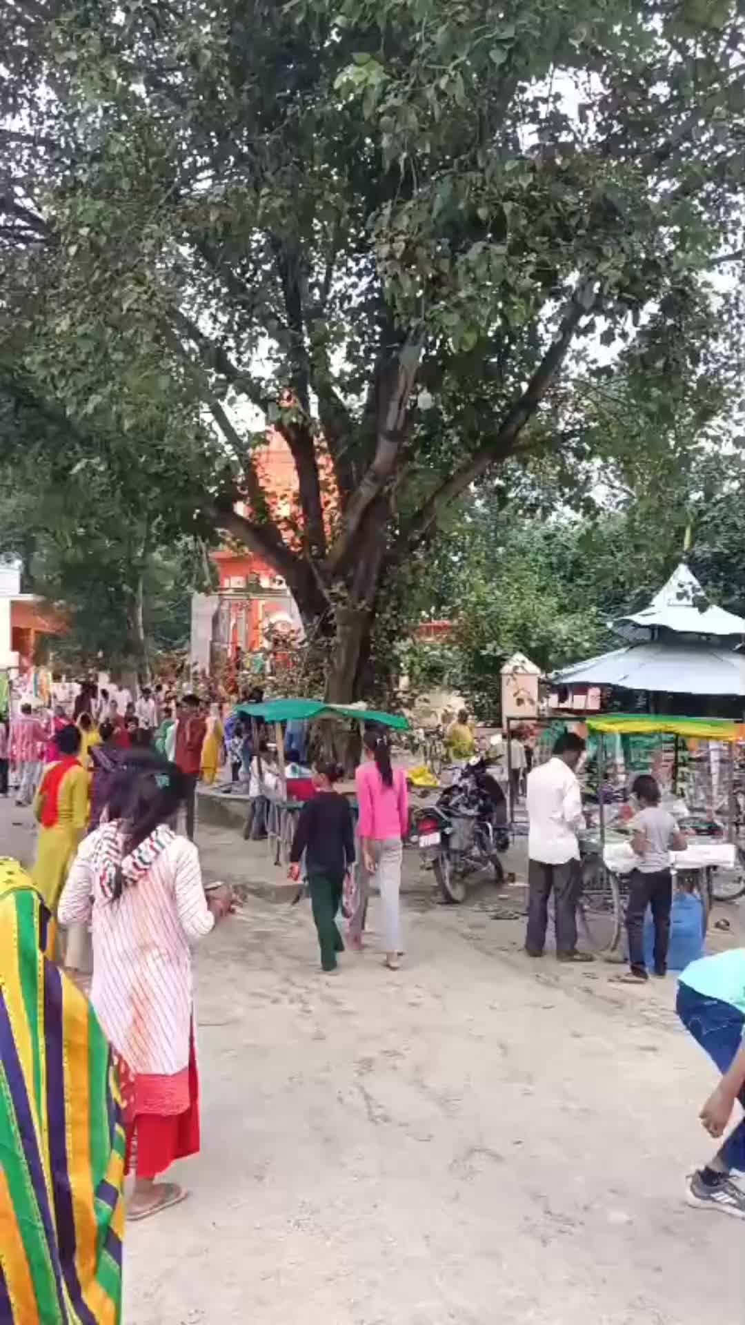 श्री जागेश्वर महादेव धाम गजपतीपुर बेलिया में सावन माह के दूसरे सोमवार को लगी भक्तों की भीड़