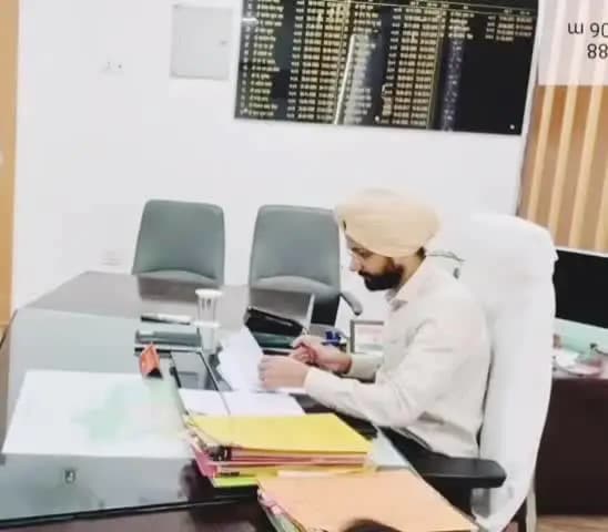 बेतिया समाहरणालय परिसर में जन सुनवाई कार्यक्रम के दौरान जिला पदाधिकारी श्री तरण जोत सिंह ने 48 शिकायतें सुनीं।