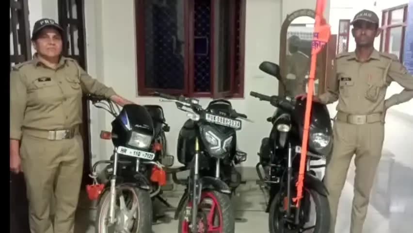 श्रीनगर: श्रीनगर पुलिस ने मॉडिफाइड साइलेंसर और ट्रैफिक नियम उल्लंघन पर सख्ती दिखाई, 3 बाइक सीज और 7 चालान किए