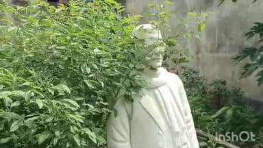 मखदुमपुर: मखदुमपुर बाजार के आदर्श नगर मोहल्ले में पूर्व मंत्री की झाड़ियों में रखी प्रतिमा पर पूर्व सांसद जगदीश शर्मा ने टिप्पणी की