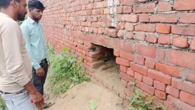 अलीगंज: अलीगंज कोतवाली क्षेत्र के मितौलिया में लाखों की नकदी और दो भाइयों की पत्नी की ज्वेलरी चोरी, मौके पर पुलिस जुटी जांच में