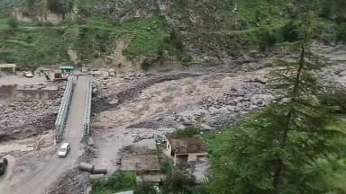 उत्तराखंड कल नीति में पुल बहने का वीडियो हमने डाली थी उसके पीछे बादल फटने का दृश्य सामने
