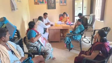 అసిఫాబాద్: ఖమనా గ్రామంలో అర్హులకు పెన్షన్ల దరఖాస్తులు స్వీకరణ