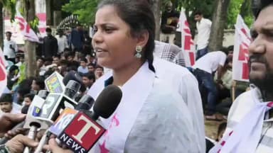 నిజామాబాద్ సౌత్: ఫీజు రీయింబర్స్మెంట్ బకాయిలను ను విడుదల చేస్తావా లేదా,CM రాజీనామా చేస్తావా: SFI జిల్లా అధ్యక్షురాలు దీపికా..