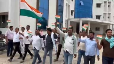 🇮🇳 हर घर तिरंगा | 80वां स्वतंत्रता दिवस 2026 🇮🇳
अलौली प्रखंड परिसर में 80वें स्वतंत्रता दिवस के अवसर पर ‘हर घर तिरंगा’ अभियान के तहत तिरंगा फहराकर देशभक्ति, राष्ट्रीय एकता एवं अखंडता का संदेश दिया गया।
इस अवसर पर बीपीआरओ श्री प्रमोद पासवान, प्रखंड प्रमुख, पंचायत समिति सदस्य, वार्ड सदस्य, ग्राम सचिव, पंचायत सचिव, स्थानीय जनप्रतिनिधियों एवं ग्रामीणों ने सहभागिता करते हुए तिरंगे के प्रति सम्मान एवं राष्ट्रभक्ति की भावना को प्रदर्शित किया।
आइए, स्वतंत्रता दिवस के इस पावन अवसर पर हर घर तिरंगा फहराएं और राष्ट्र के प्रति अपने सम्मान एवं गौरव को अभिव्यक्त करें। 🇮🇳
#HarGharTiranga #हरघर तिरंगा #IndependenceDay2026 #80thIndependenceDay #Khagaria #AzadiKaAmritMahotsav