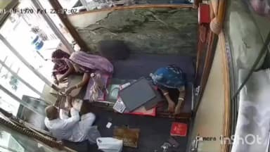 વિસનગર: વિસનગરની સન્માન જ્વેલર્સમાંથી મહિલા ગેંગ 9.52 લાખના દાગીનાની બેગ ચોરી ફરાર,CCTV સામે આવ્યા