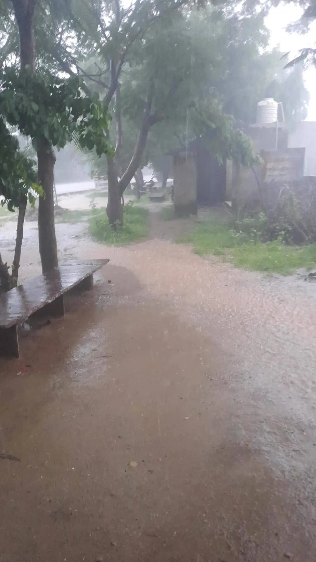 balghat m tej barish ka aakrosh
