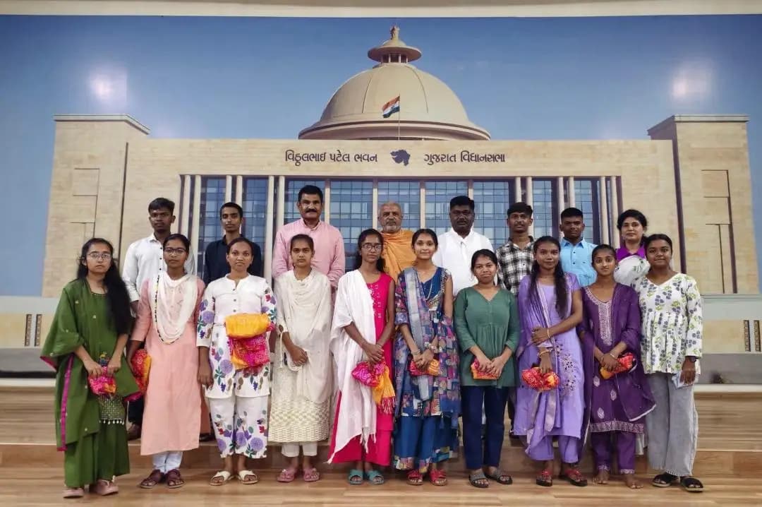 વઘઇ: ડાંગ જિલ્લાના તેજસ્વી વિદ્યાર્થીઓ સાથે ગાંધીનગર સચિવાલયમાં શુભેચ્છા મુલાકાત