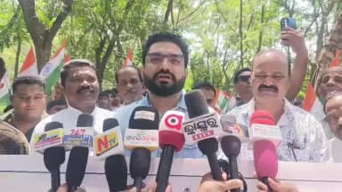 ନବରଙ୍ଗପୁର ପୋଲିସ ଷ୍ଟେସନ: ହର ଘର ତ୍ରିରଙ୍ଗା କାର୍ଯ୍ୟକ୍ରମ ରେ ଯୋଗଦେଈ କୋଷାଗୁମୁଡା ରେ ମତ ଦେଲେ ବିଡ଼ିଓ ଶ୍ରୀ ଆଶିଷ ତ୍ରିପାଠୀ