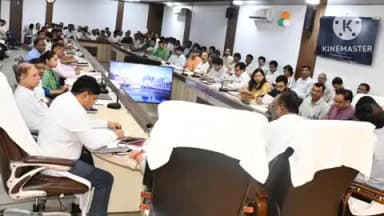 फिरोज़ाबाद: डीएम संतोष कुमार शर्मा ने शिकायतों के निस्तारण में जनता की संतुष्टि का स्तर 90 से 95 प्रतिशत रखने के दिए स्पष्ट निर्देश