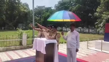 मऊ: पुलिस अधीक्षक मऊ श्री कमलेश बहादुर ने पुलिस कार्यालय पर नशामुक्त भारत अभियान के तहत दिलाई शपथ