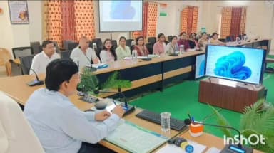 गुना: कलेक्टर ने आयुष विभाग की समीक्षा बैठक ली, कहा- गांवों तक आयुष चिकित्सा सेवाएं पहुंचाएं, अपनी ग्रोथ स्टोरी लिखें