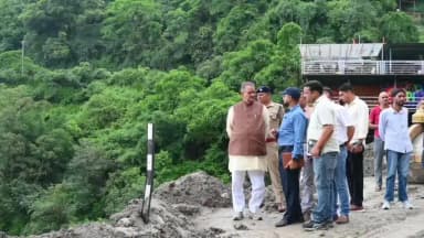 देहरादून: देहरादून-मसूरी मार्ग के क्षतिग्रस्त हिस्से का मंत्री गणेश जोशी ने लिया जायजा, दिए युद्धस्तर पर पुनर्निर्माण के निर्देश
