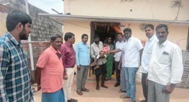 మోత్కూర్: మోత్కూర్ కొండగడపలో కోతుల దాడి: బాలుడికి 5000 రూపాయల సాయం అందించారు