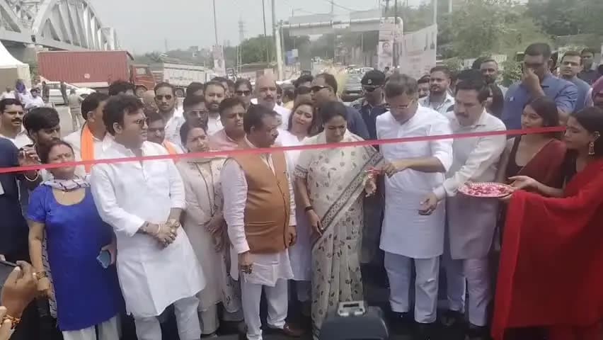 कोंडली में CM रेखा गुप्ता ने दो स्लिप रोड पुलों का लोकार्पण किया, जाम से मिलेगी राहत