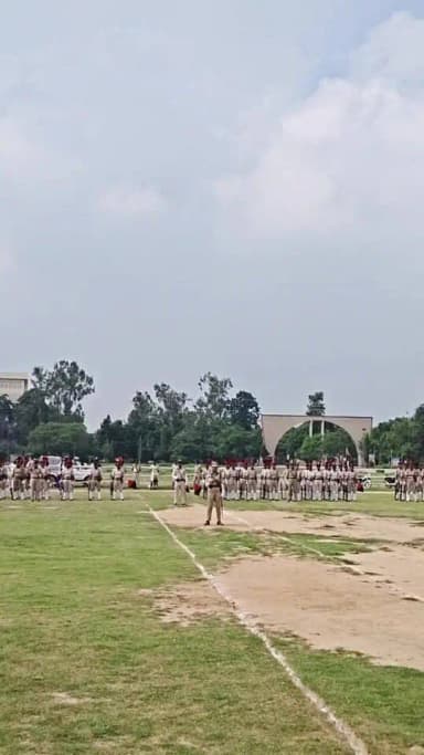 🇮🇳 स्वतंत्रता दिवस के पूर्व भागलपुर के ऐतिहासिक सैंडिस कंपाउंड मैदान में स्वतंत्रता दिवस समारोह का रिहर्सल आयोजित किया गया।
रिहर्सल के दौरान परेड, मार्च-पास्ट एवं विभिन्न कार्यक्रमों का अभ्यास किया गया। कार्यक्रम को भव्य, गरिमामय एवं व्यवस्थित बनाने के लिए जिलाधिकारी, भागलपुर के द्वारा सभी तैयारियों का जायजा लिया गया।
🇮🇳 आइए, स्वतंत्रता दिवस को पूरे उत्साह, गौरव और देशभक्ति के साथ मनाएं।
जय हिंद! 🇮🇳
वंदे मातरम्!
#स्वतंत्रता_दिवस_2026 #IndependenceDay2026 #Bhagalpur #भागलपुर #HarGharTiranga #जय_हिंद
#deshbhakti