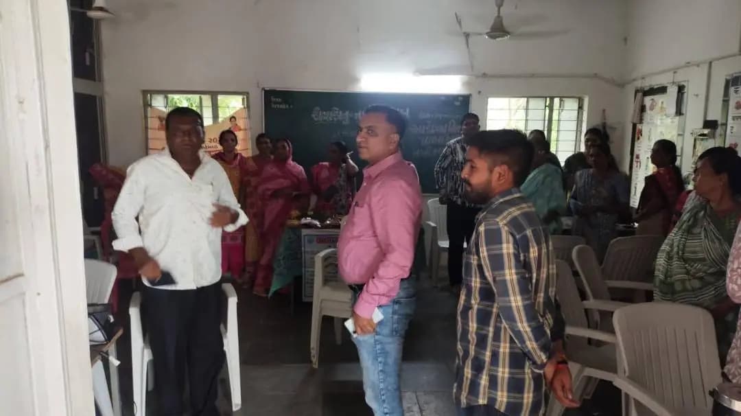 ગોધર: મહીસાગર જિલ્લામાં નાનીસરસણ ખાતે આધાર અને આયુષ્માન કાર્ડ નોંધણી કામગીરી