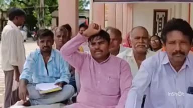 निचलौल: सोनबरसा के ग्रामीणों ने मूलभूत सुविधाओं को लेकर ब्लॉक परिसर में किया धरना