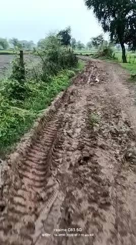 me Arun Dahiya gram hinauta mishr ka nivasi hun jo ki mere yaha ki road bahut hi kharab ho chuki hai aur yaha per koi bh