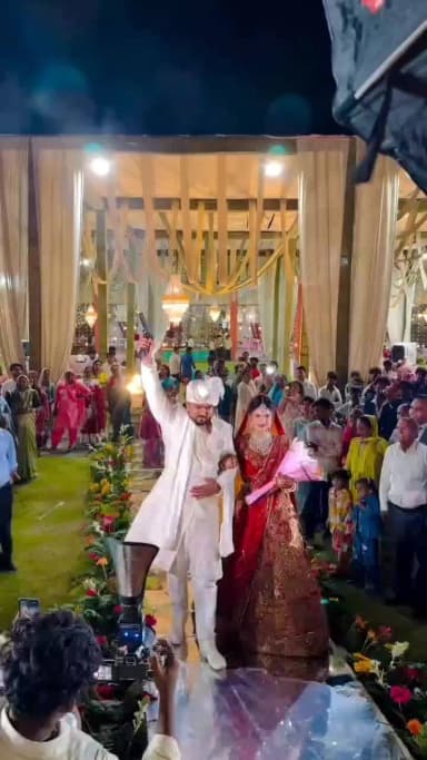 हरिद्वार: हरिद्वार में रिसेप्शन के दौरान दूल्हे की दबंगई, पिस्टल से हवाई फायरिंग का वीडियो हुआ वायरल