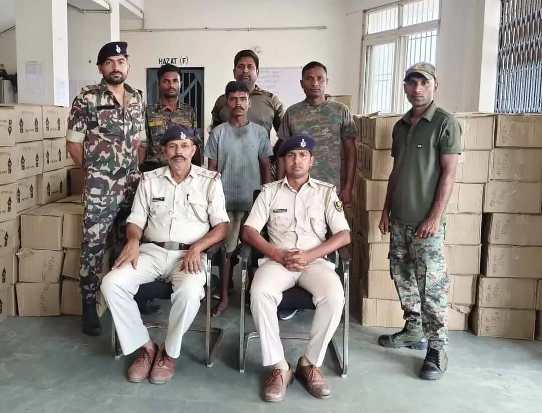 गढ़ी थाना=फिल्मी स्टाइल पुष्पा 2के अंदाज में 3020लीटर शराब हाइवा गाड़ी से बरामद ड्राइवर गिरफ्तार