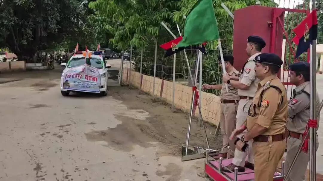 एसपी रवि कुमार #रायबरेली के नेतृत्व में रिजर्व पुलिस लाइन में निकाली गयी #तिरंगा_यात्रा #IndependenceDay #spraebareli