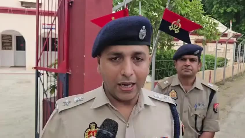 रिजर्व पुलिस लाइन रायबरेली में निकाली गई #तिरंगा_यात्रा ,एसपी रवि कुमार ने दिया वक्तव्य #raebareli #RaebareliPolice