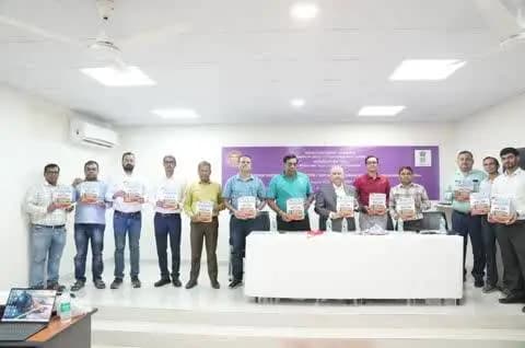 ईएसआईसी इंदौर में राजभाषा समिति की 200वीं बैठक, 50 वर्ष पूर्ण होने पर स्मारिका विमोचन व विशेष कार्यशाला आयोजित।#esic#