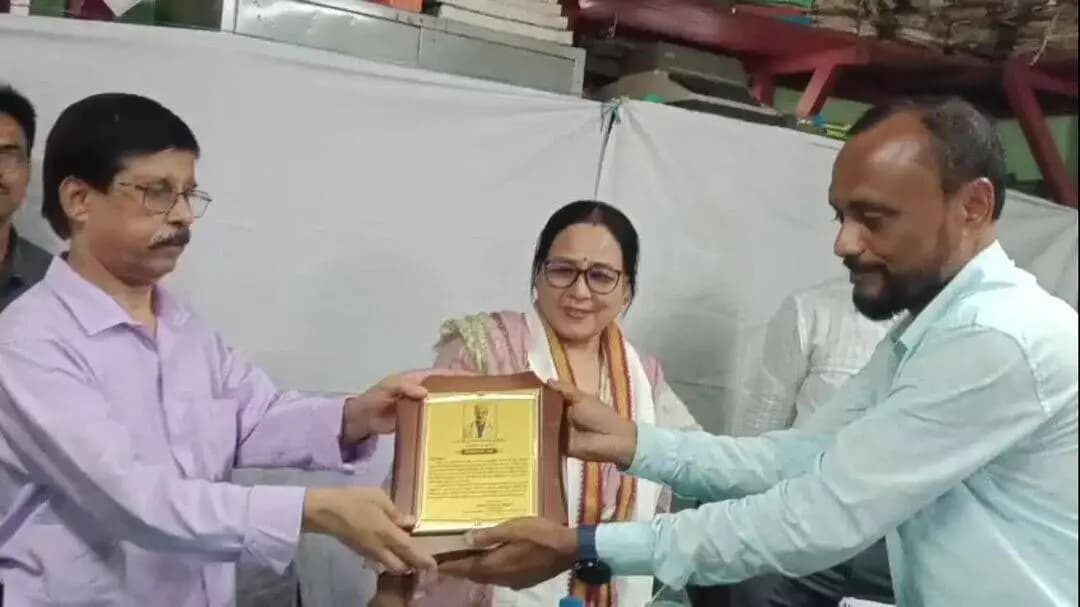 শিলচর: পদোন্নতি প্রাপ্ত কাছাড়ের স্বাস্থ্যবিভাগের মূখ্য চিকিৎসা স্বাস্থ্য আধিকারিককে শিলচরে বিপুল সংবর্ধনা