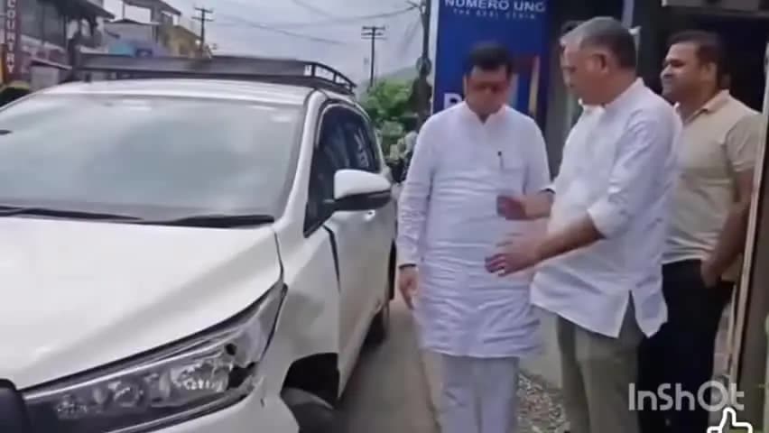 चमोली: सांसद अनिल बलूनी बाल-बाल बचे, चमोली टनल हादसे के पीड़ितों से मिलने जाते समय तोता घाटी में कार पर गिरा विशाल बोल्डर