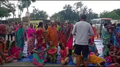 କେନ୍ଦୁଝର ସଦର: ହାତୀପଲଙ୍କ ଉପଦ୍ରବରେ ଅତିଷ୍ଠ ହୋଇ ରାସ୍ତାକୁ ଓହ୍ଲାଇଲେ ଗ୍ରାମବାସୀ, ପାଟଣା -ଢେଙ୍କିକୋଟ ୨୨୦ ନମ୍ବର ଜାତୀୟ ରାଜପଥକୁ ମଙ୍ଗଳପୁର ନିକଟରେ ଅବରୋ