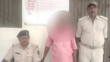 मोतिहारी: जिले के हरसिद्धि पुलिस थानाध्यक्ष सुनील कुमार के नेतृत्व में दहेज हत्या के अभियुक्त को गिरफ्तार किया गया