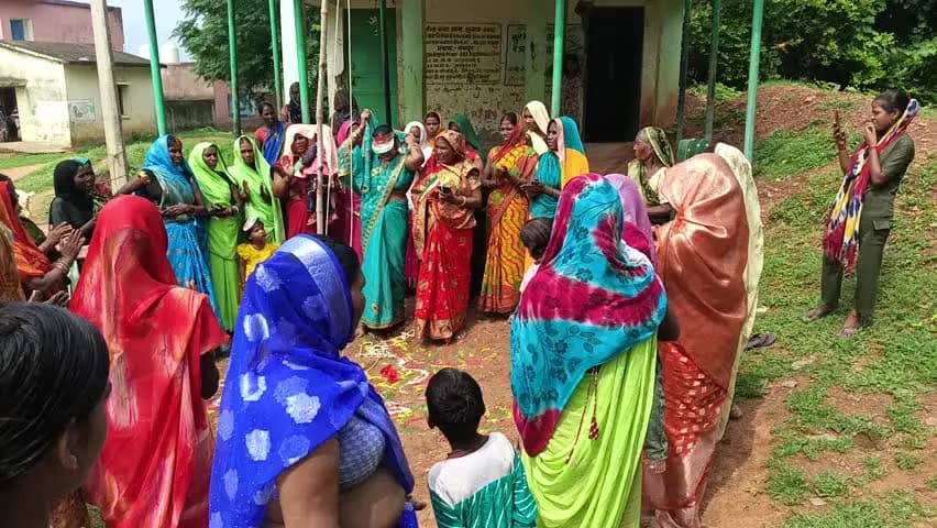 AK news Kaimur Bihar जीविका दीदी उजीनर गांव में