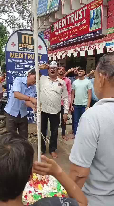 आज स्वाधीनता दिवस के शुभ अवसर पर आम आदमी पार्टी कार्यालय नाला में मेरे द्बारा राष्ट्रीय ध्वज (तिरंगा) को सलामी देते हुए।