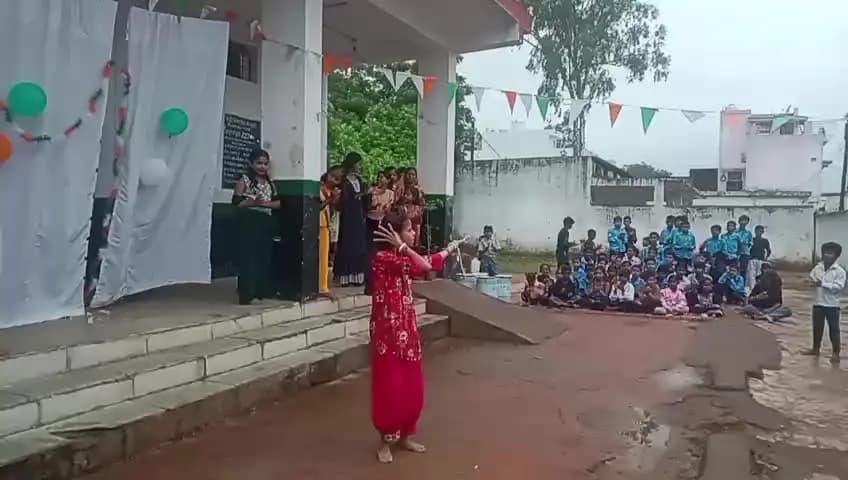 हिम्मत और देशभक्ति की मिसाल बनी दिव्यांग बालिका
एकीकृत शासकीय माध्यमिक शाला खैबर लाइन में स्वतंत्रता दिवस समारोह के दौरा