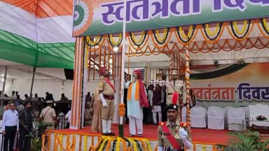 कोंडागांव: कोण्डागांव विकास नगर स्टेडियम में स्वतंत्रता दिवस समारोह का भव्य आयोजन, कांकेर सांसद भोजराज नाग ने किया ध्वजारोहण