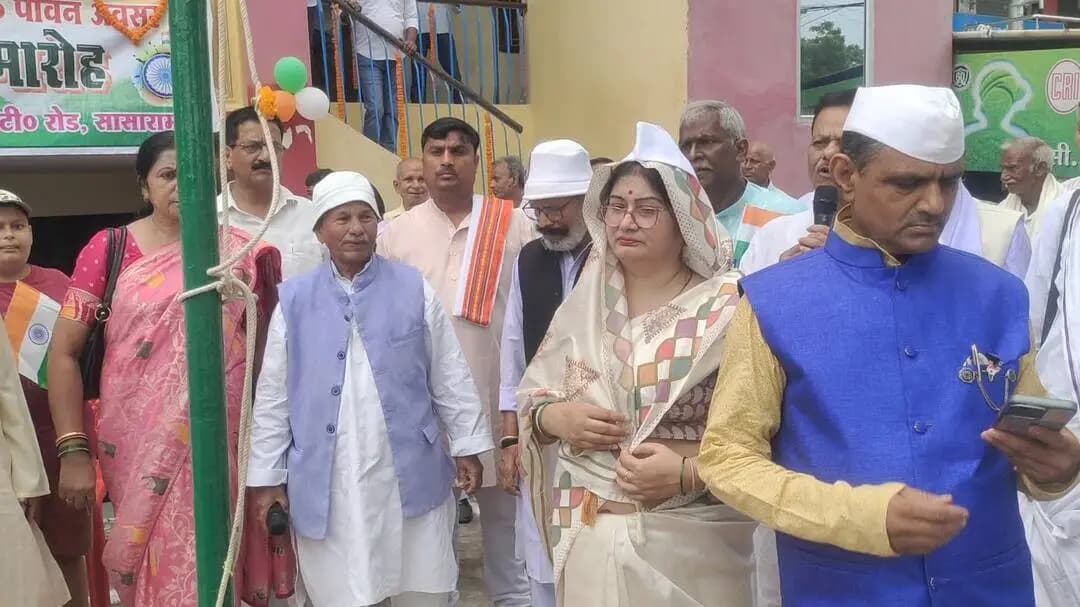 सासाराम कुशवाहा सभा भवन पर सचिव द्वारा किया झंडा फहराया गया