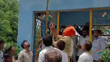 धौरहरा: महाराज नगर गांव में धूमधाम से मनाया गया स्वतंत्रता दिवस, समाजसेवी अनिल गुप्ता ने फहराया तिरंगा