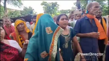 मऊ: मऊ क्षेत्र के सुरौंधा पेट्रोलपंप के पास ट्रक ने 5 को रौंदा, 2 की मौत और 3 घायल, परिजनों ने प्रशासन पर आरोप लगाया