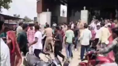 सिराथू: सिराथू के वंदना अस्पताल में युवक की मौत पर परिजनों का हंगामा, गंभीर आरोप- डॉक्टर व स्टाफ अस्पताल छोड़कर हटे