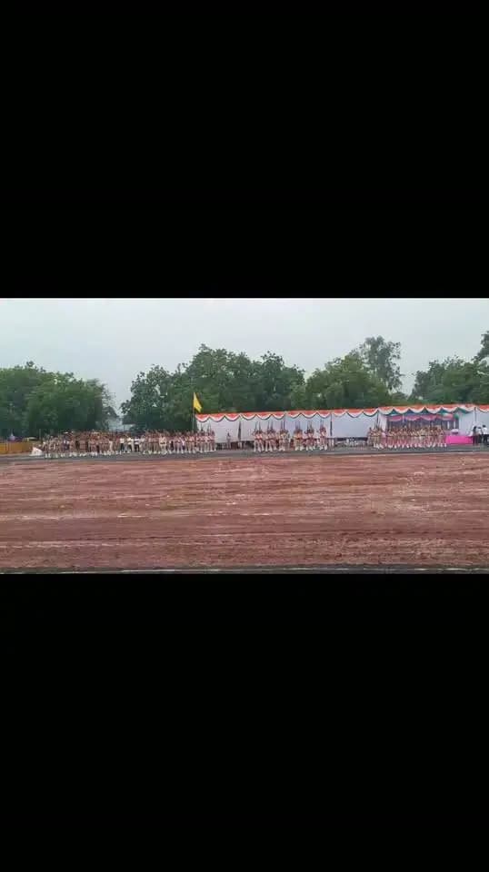 पुलिस बल द्वारा 15 अगस्त स्वतंत्रता दिवस के अवसर पर हर्ष फायर किया गया।
Jansampark Madhya Pradesh
#narmadapuram
#jansamparkmadhyapradesh