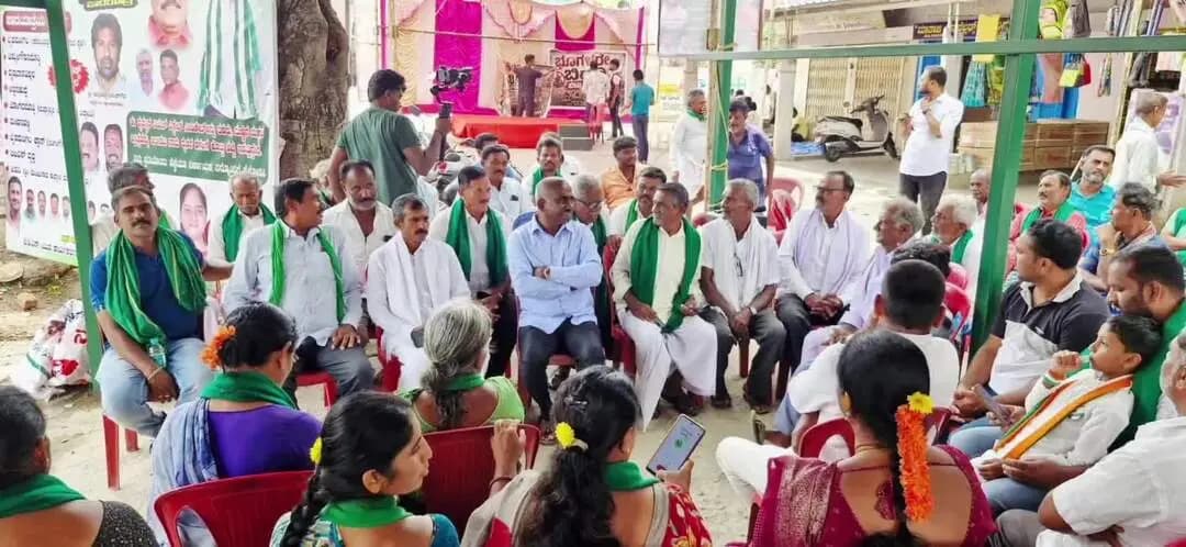 ರಾಮನಗರ: ಬೈರಮಂಗಲ ಗ್ರಾಮದಲ್ಲಿ ಮಾಜಿ ಶಾಸಕ ಎ.ಮಂಜುನಾಥ್ ರೈತರೊಂದಿಗೆ ಸಭೆ
