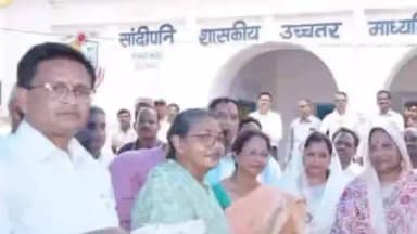 गोपद बनास: जिले के सेमरिया विद्यालय में मध्यान्ह भोजन का आयोजन, छात्रों को बांटी गईं किताबें