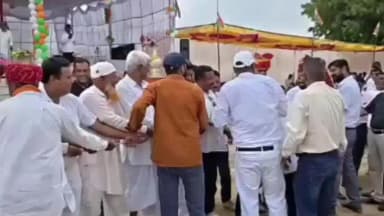 मेड़ता: मेड़ता में रस्सी प्रतियोगिता के दौरान रस्सी टूटने से मेड़ता विधायक जमीन पर गिरे
