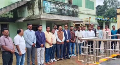 ରାୟଗଡା: ଚନ୍ଦ୍ରପୁର ବ୍ଲକ କାର୍ଯ୍ୟାଳୟ ପରିସରରେ ଧୂମଧାମରେ ପାଳିତ ହେଲା ସ୍ୱାଧୀନତା ଦିବସ, ଉପସ୍ଥିତ ରହିଲେ ବିଡ଼ିଓ ଓ ବ୍ଲକ ଅଧକ୍ଷ