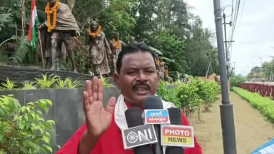 ଗୁଣୁପୁର: ସ୍ୱାଧୀନତା ଦିବସ ପାଳନ ଅବସରରେ ଗୁଣପୁର ଠାରେ ମହାପୁରୁଷ ମାନଙ୍କୁ ପୁଷ୍ପମାଲ୍ୟଅର୍ପଣ ପ୍ରଶାସନତରଫରୁ କରାଯାଇନଥିବା ଘଟଣାରେ ପ୍ରତିକ୍ରୟା