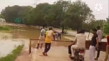 मैहर: मैहर में तेज बारिश से नदी-नाले उफान पर, गौवघाट में ट्रक फंसा